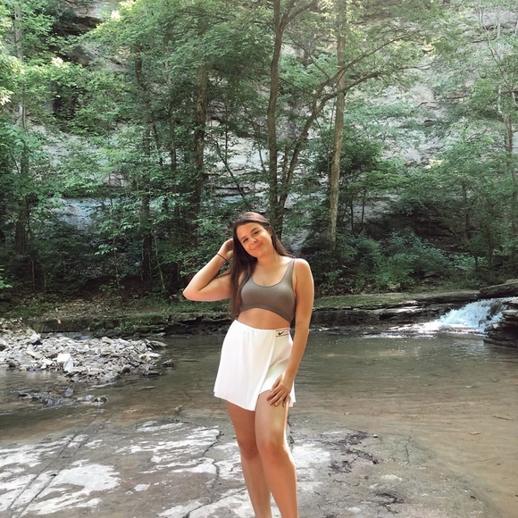 Meet your Posher, Mallory - Picture 1 of 1